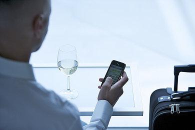 赛博朋克背景邪典风格第三人称动作射击游戏《赛博城》现已正式发售